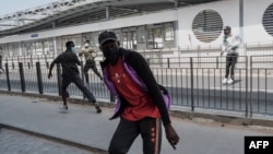 Les tentatives de manifestations depuis l'annonce du report de l'élection présidentielle ont été réprimées et des dizaines de personnes interpellées, comme ce vendredi dans le centre de Dakar.