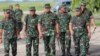 Panglima TNI Laksamana TNI Yudo Margono (tengah), berjalan bersama stafnya di Pangkalan Udara Juanda, Surabaya, Jawa Timur, Selasa, 18 April 2023. (AP/Trisnadi)