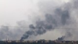 지난 11일 우크라이나 도네츠크 지역의 차시브 야르 마을 부근이 러시아군의 폭격 직후 화재로 연기가 피어오르고 있다.