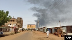 Smoke billows in southern Khartoum on June 12, 2023, as deadly shelling and gunfire resumed after the end of a 24-hour cease-fire in Sudan. 