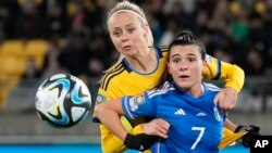 Sweden's Amanda Ilestedt, left, and Italy's Sofia Cantore in action during the Women's World Cup Group G match between the Sweden and Italy in Wellington, New Zealand, July 29, 2023.