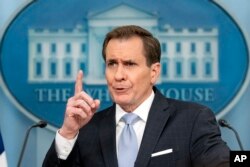 Juru bicara keamanan nasional Gedung Putih John Kirby berbicara saat konferensi pers di Gedung Putih di Washington, 12 Februari 2024. (Foto: AP)