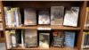 Полиця з книгами про Україну у громадській бібліотеці міста Фолс-Черч у штаті Вірджинія, США