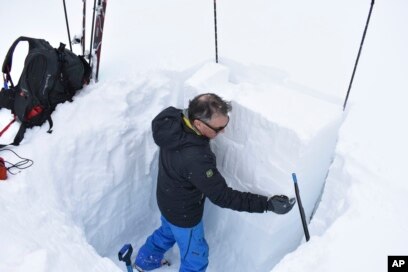 In Effort to Curb Deaths, US Avalanche Forecasters Promote Taking