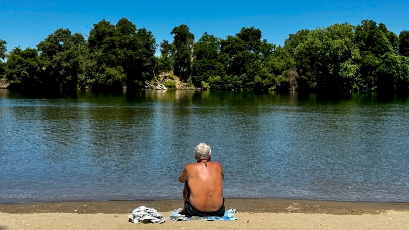 Dangerously high heat builds in California, south central US 