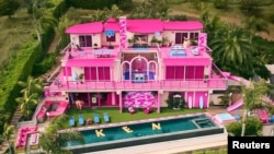 Barbie's Malibu Dreamhouse