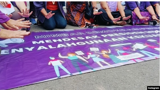 Koalisi Perempuan Penyelamat Demokrasi dan HAM menagih sumpah Jokowi sebagai presiden dalam Mimbar Demokrasi di Jakarta, 9 Februari 2024. foto: Bayu - Koalisi Perempuan Indonesia. (IG/indonesiawomencoalition)
