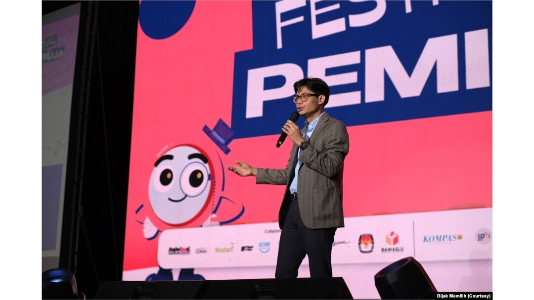 Komisioner KPU August Melast memberikan sambutan dalam pembukaan Festival Pemilu. (Foto: Courtesy/Bijak Memilih)