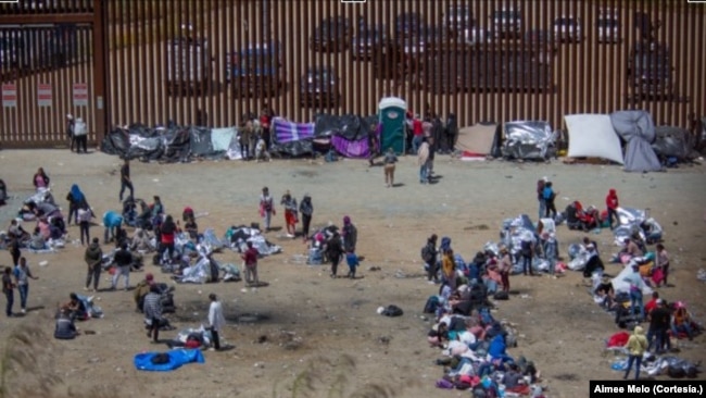 Campamento de migrantes improvisados en la frontera. [Foto: Cortesía Aimee Melo].