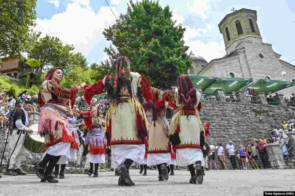 Традиционални женски ора