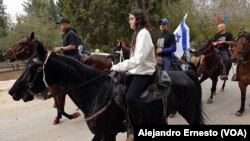 Unos 300 jinetes participaron en la cabalgata por el regreso a casa del joven Idam Shtivi, el 5 de diciembre de 2023, a casi dos meses de ser llevado a Gaza por militantes de Hamás.