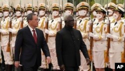 FILE - Visiting Solomon Islands Prime Minister Manasseh Sogavare, right, and his Chinese counterpart Li Qiang review an honor guard during a welcome ceremony at the Great Hall of the People in Beijing, July 10, 2023.