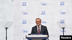 澳大利亞總理安東尼·阿爾巴尼斯 2023 年 6 月 2 日在新加坡舉行的第 20 屆 IISS 香格里拉對話會上發表主旨演講。