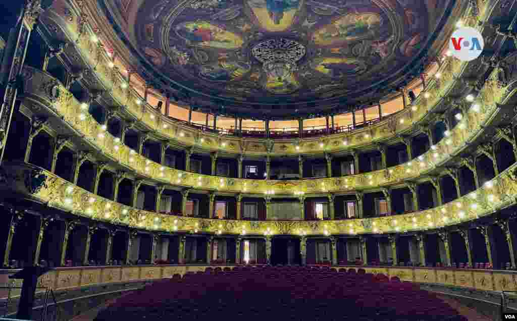 El proyecto nació alrededor del Teatro Colón, uno de los escenarios cultural más importantes de Colombia, construido entre 1885 y 1895, declarado en 1975 Patrimonio Cultural de la Nación. [Foto: Karen, Sánchez, VOA]
