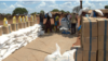 Deslocados recebem ajuda do Programa Mundial para a Alimentação em Chiúre, Cabo Delgado, Moçambique (Foto de Arquivo)