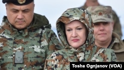 Амбасадорката на САД, Анџела Агелер присуствуваше на воено-показна вежба со американските борбени возила „Страјкер“ на полигонот Криволак