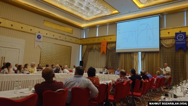 Diyarbakır'da "Kürtler ne yapmalı?" toplantısı sivil toplum kuruluşları temsilcilerini bir araya getirdi