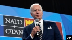 រូបឯកសារ៖ ប្រធានាធិបតី​ Joe Biden ថ្លែងនៅ​ក្នុង​សន្និសីទ​ការសែត​មួយ​នៅថ្ងៃចុងក្រោយ​នៃ​កិច្ច​ប្រជុំ​កំពូល​អូតង់នៅទីក្រុង Madrid កាលពីថ្ងៃទី​៣០ មិថុនា ឆ្នាំ២០២២។