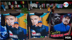 ARCHIVO - Una foto de Daniel Ortega incrustada en una camiseta en Managua. 