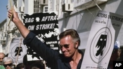 Чарльтон Хестон участвовал в забастовке актеров в 1980 году.