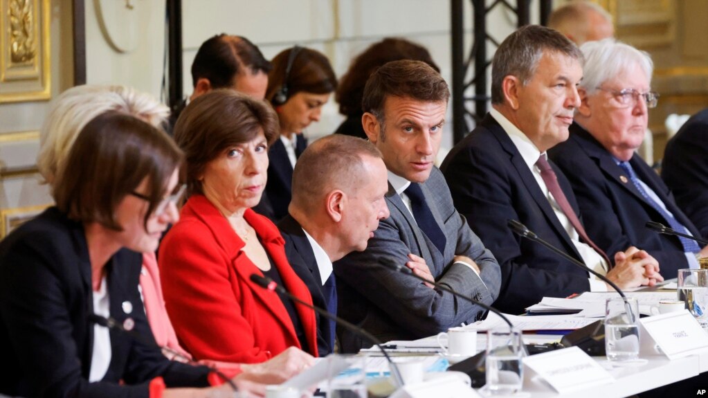 法国总统马克龙2023年11月9日出席在巴黎召开的加沙援助会议。(photo:VOA)