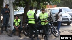 Polisi moral Iran kembali diturunkan di jalan-jalan untuk menegakkan aturan wajib jilbab di negara itu. 