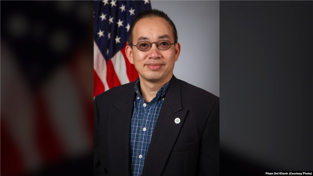 Tiến sĩ Phạm Đại Khánh hiện là kĩ sư không gian chính trong Bộ phận Công nghệ Không gian Cận Địa cầu tại Phòng Thí nghiệm Nghiên cứu Không quân của Không quân Hoa Kỳ.