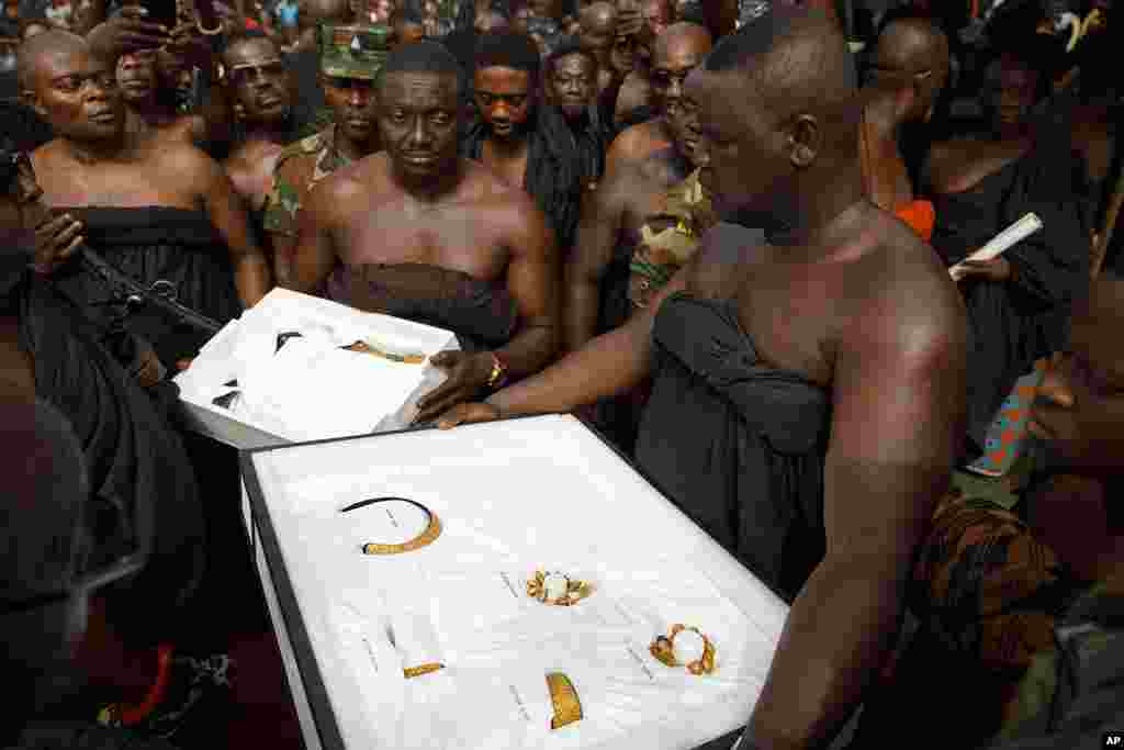 Artifacts returned from UCLA&#39;s Fowler Museum are carried to Asante King Otumfuo Osei Tutu II at the Manhyia Palace in Kumasi, Ghana, Feb. 8, 2024.&nbsp;Seven royal artifacts which were looted by British forces from Ghana&#39;s ancient Asante kingdom in the 19th century were returned by the museum.