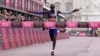 Kelvin Kiptum de Kenia cruza la línea de meta para ganar la carrera masculina en el Maratón de Londres en Londres, el domingo 23 de abril de 2023. Kiptum murió en accidente de auto en su país el 11 de febrero de 2024.