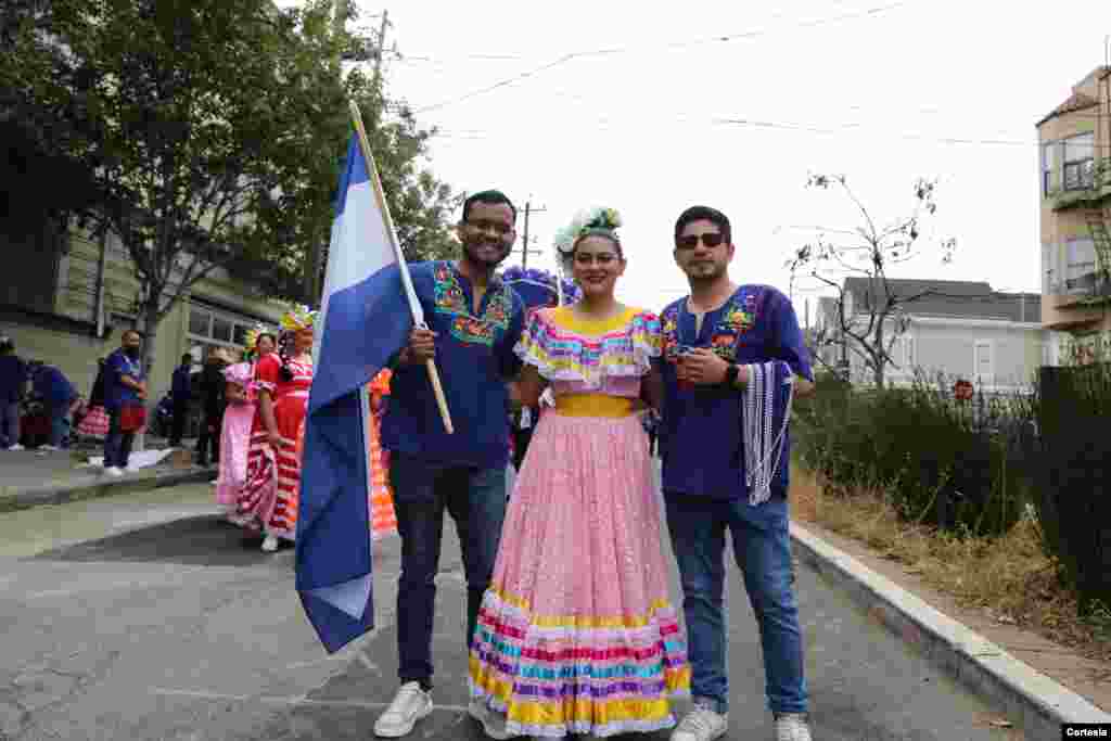 Un grupo de nicaragüenses participan en el Carnaval de San Francisco, en California. Foto: Cortesía