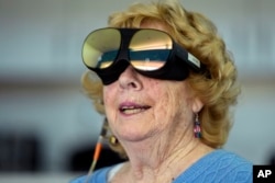 Karen Audet, an 82-year-old retired elementary school teacher, wears a Mynd Immersive virtual reality headset at John Knox Village, Wednesday, Jan. 31, 2024, in Pompano Beach, Fla. (AP Photo/Lynne Sladky)