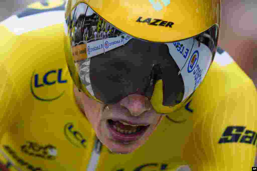 Stage winner and overall leader Denmark&#39;s Jonas Vingegaard strains during the sixteenth stage of the Tour de France cycling race, an individual time trial over 22.5 kilometers (14 miles) with start in Passy and finish in Combloux, France.&nbsp;