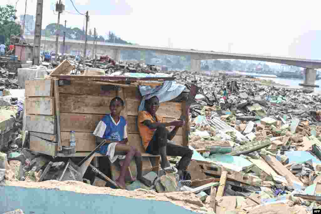 Residents sit near a structure amid rubbles of demolished houses in Boribana, district of Attecoube in Abidjan, Ivory Coast.&nbsp;The governor of the district of Abidjan begun an operation to demolish high-risk neighborhoods in the city.&nbsp;