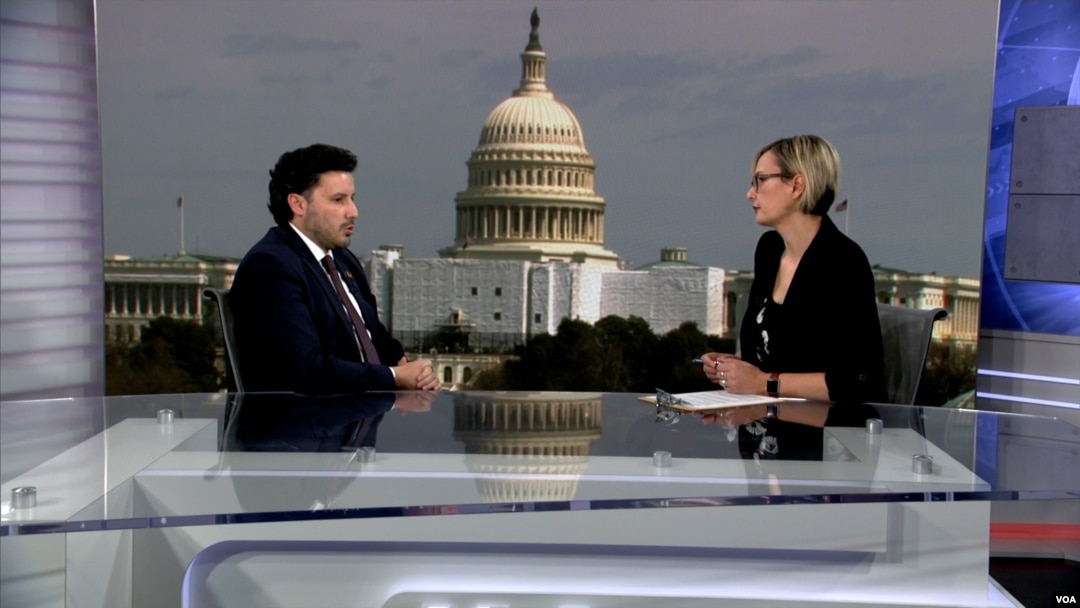 Premijer Crne Gore u tehničkom mandatu Dritan Abazović u studiju Glasa Amerike (Foto: VOA)