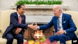 Presiden Joko Widodo (kiri) saat bertemu dengan Presiden AS Joe Biden di Gedung Putih, Washington, D.C., 13 November 2023.