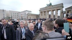 Mbreti Charles III duke u përshëndetur me njerëzit në Berlin (29 mars 2023)