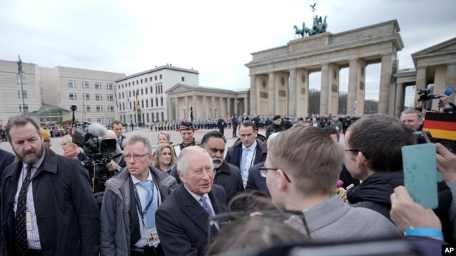 Mbreti Charles III duke u përshëndetur me njerëzit në Berlin (29 mars 2023)