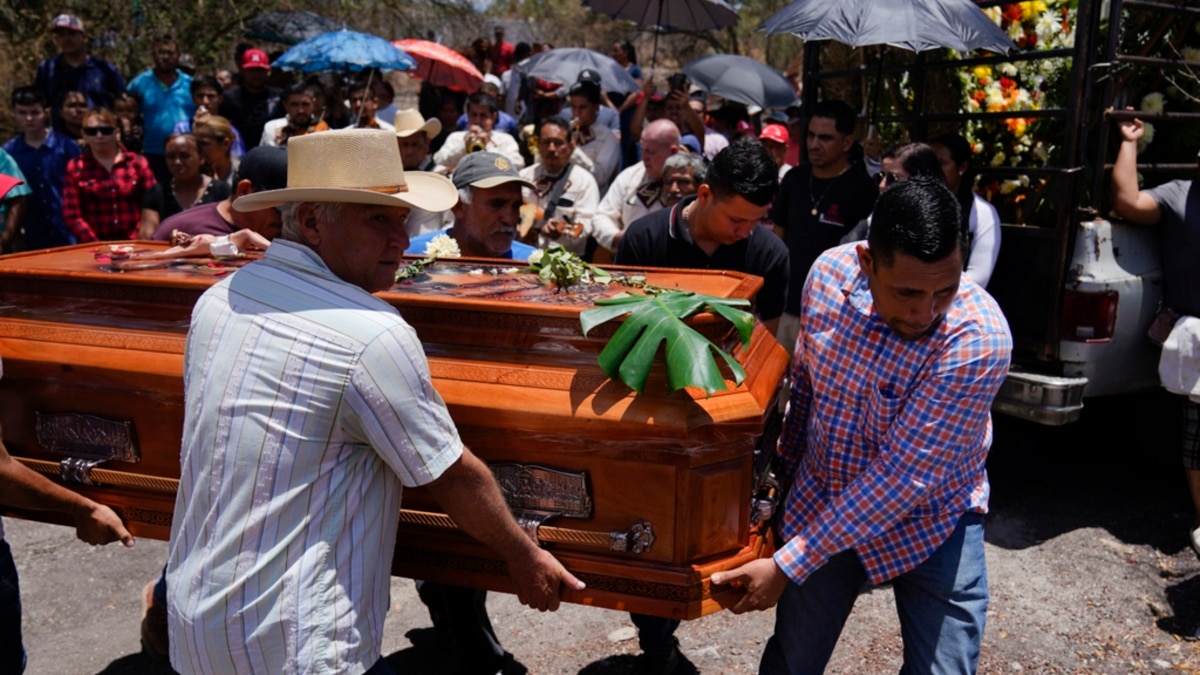 Mexican Anti-Cartel Leader Buried Along With His Self-Defense Movement