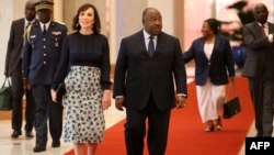 Rais wa zamani wa Gabon, Ali Bongo na mkewe Sylvia walipokuwa Libreville Machi 28, 2017 Picha na Steve JORDAN / AFP.