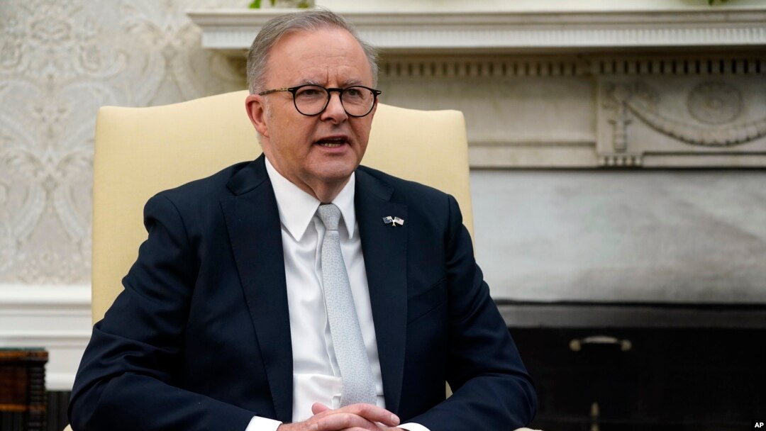 Perdana Menteri Australia Anthony Albanese berbicara dalam pertemuan dengan Presiden AS Joe Biden di Gedung Putih, Washington, pada 25 Oktober 2023. (Foto: AP/Evan Vucci)