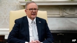 Perdana Menteri Australia Anthony Albanese berbicara dalam pertemuan dengan Presiden AS Joe Biden di Gedung Putih, Washington, pada 25 Oktober 2023. (Foto: AP/Evan Vucci)