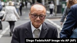 Mantan kandidat Partai Liberal Di Sanh Duong meninggalkan County Court of Victoria di Melbourne, Australia, Kamis, 16 November 2023. (Diego Fedele/AAP Image via AP)