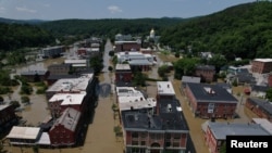 Las calles están inundadas por las recientes tormentas de lluvia en Montpelier, Vermont, EEUU, 11 de julio de 2023.