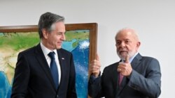 Presidente brasileiro Luiz Inácio Lula da Silva à entrada da reunião com o secretário de estado americano, Antony Blinken