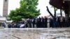 Vjernici su bajram-namaz obavljaju u Begovoj džamiji u Sarajevu. 