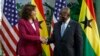 La vicepresidenta de EEUU, Kamala Haris, es recibida por el presidente de Ghana, Nana Akufo-Addo en Accra, el 27 de marzo de 2023.