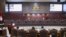 Suasana sidang pembacaan putusan dugaan pelanggaran etik hakim Mahkamah Konstitusi pada Selasa (7/11) di Jakarta. (VOA/Indra Yoga) 
