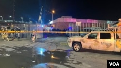 An image taken from video shows members of the Mexican Army at the site of a fire at an immigration detention facility in Ciudad Juarez, Mexico, March 28, 2023. (Cesar Contreras/VOA Spanish)