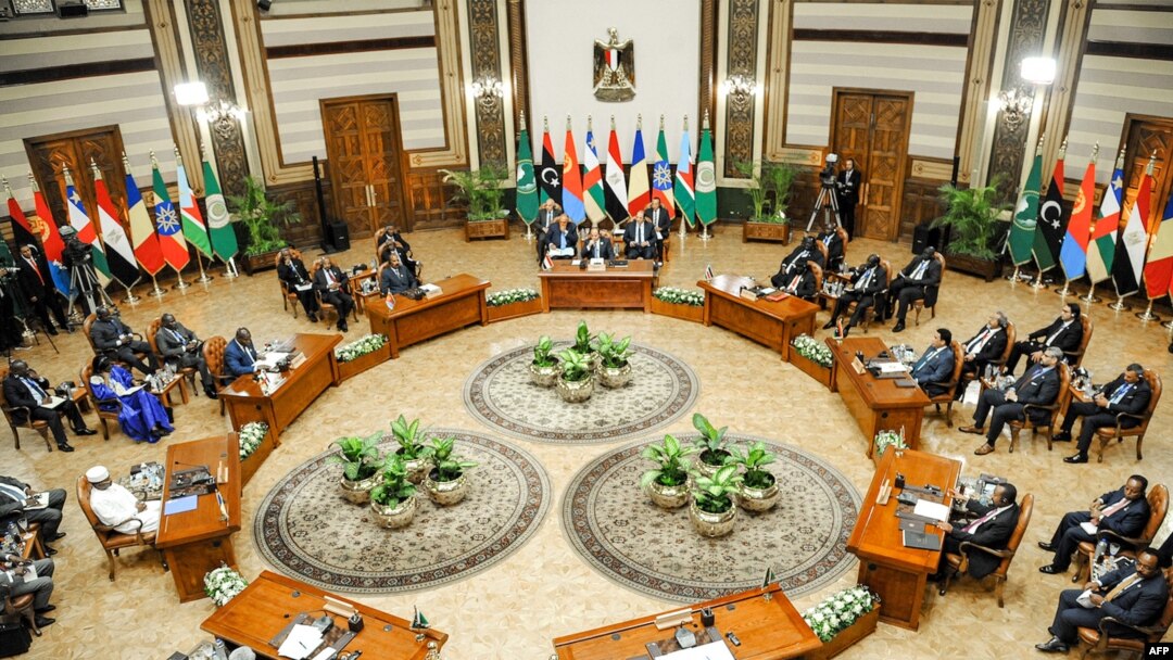 Ifoto y'inama yahuje abayobozi ba Sudani n'ab'ibihugu by'Abarabu. 