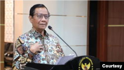 Tangkapan layar Menko Polhukam Mahfud MD saat memberikan keterangan pers di Jakarta, Senin (4/12/2023).

